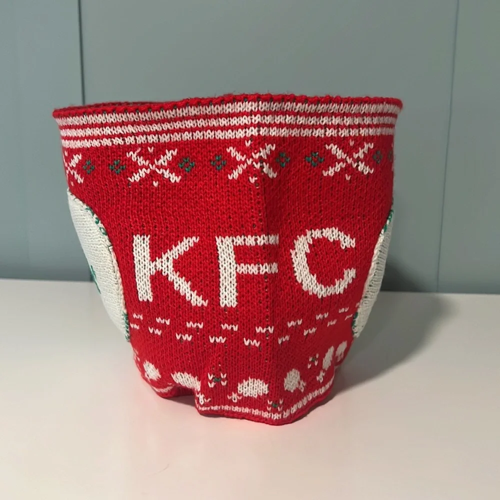 Finger‎ Licken’ Chicken Mitten Bucket Hugger.